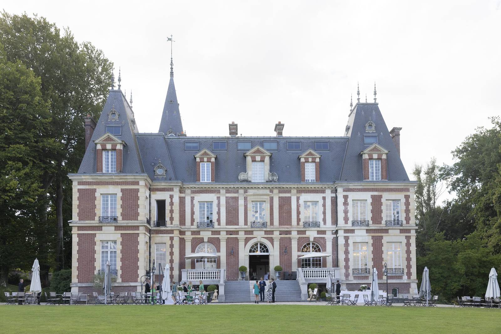 Vin d'honneur à l'extérieur en Normandie à proximité de Rouen dans le parc du château 
