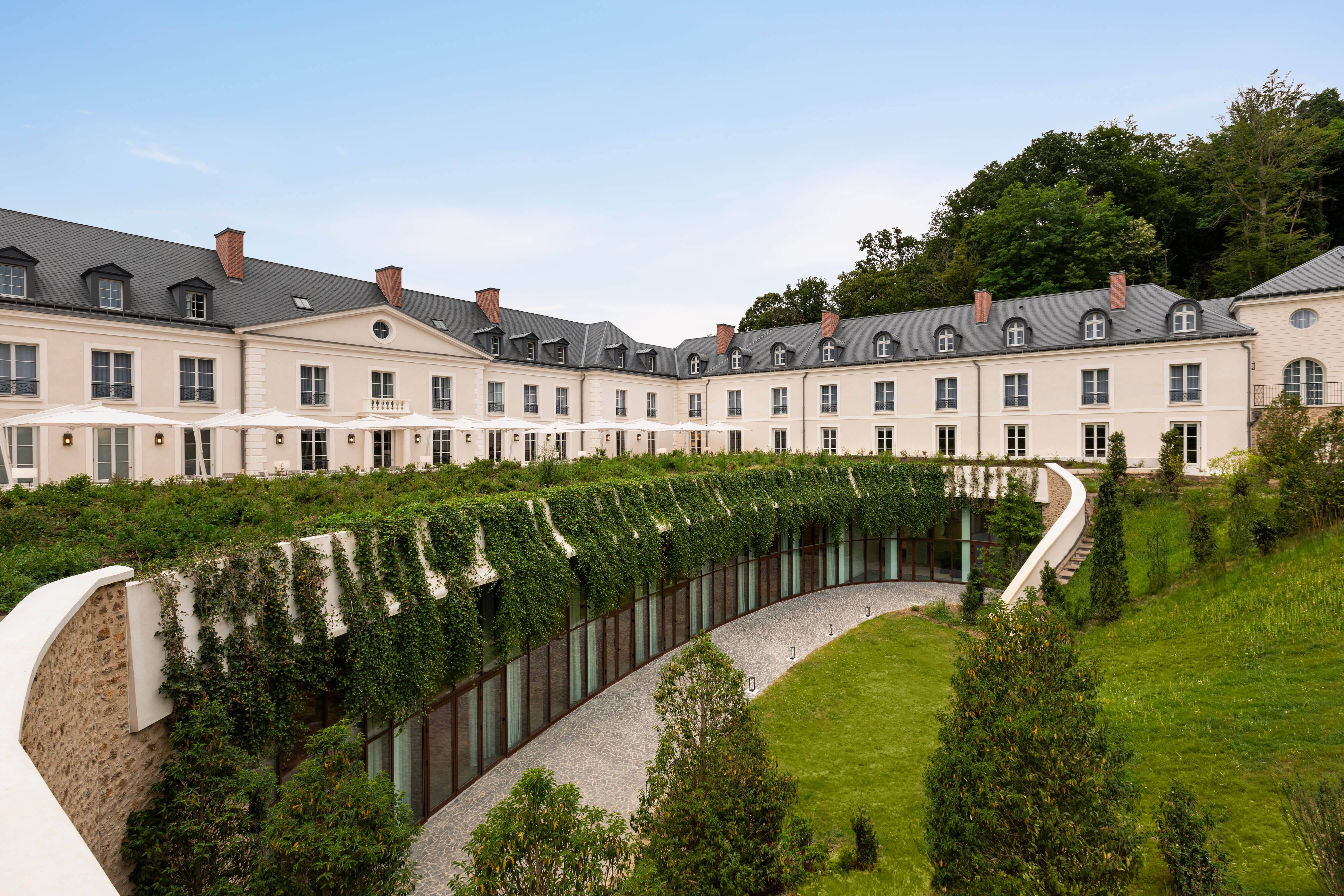 L'agence Maison Lemaistre vous accompagne dans l'organisation d'événement d'entreprise et réception privée au DOLCE BY WYNDHAM VERSAILLES - Domaine du Montcel
