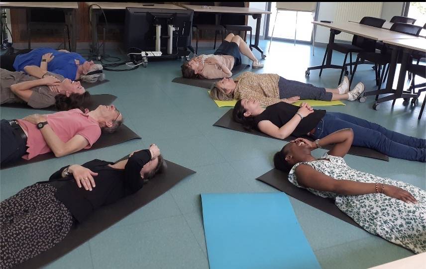 Cours de sophrologie : expérience bien-être