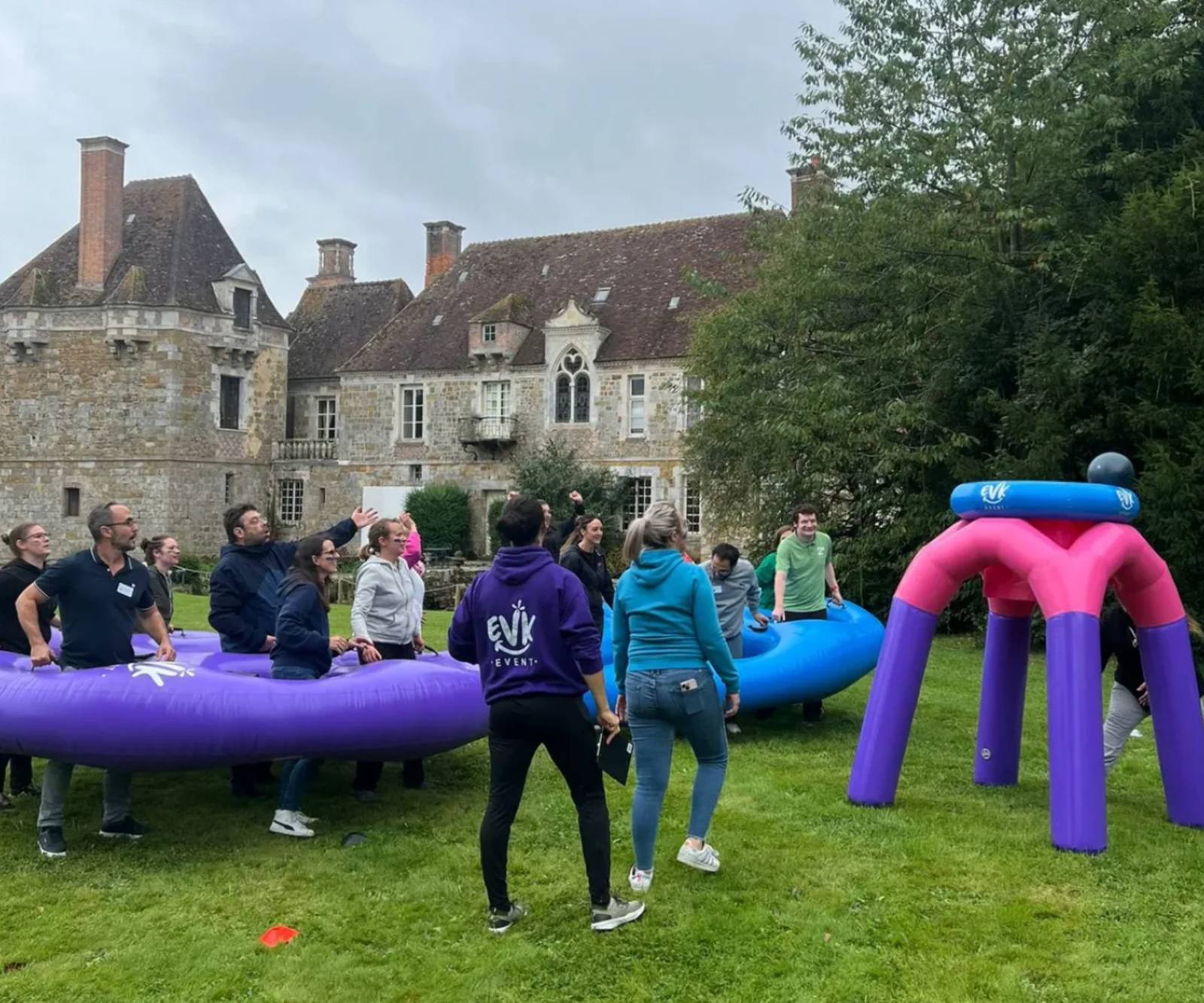 Vivre un moment fun en équipe avec le Challenge structures gonflables XXL