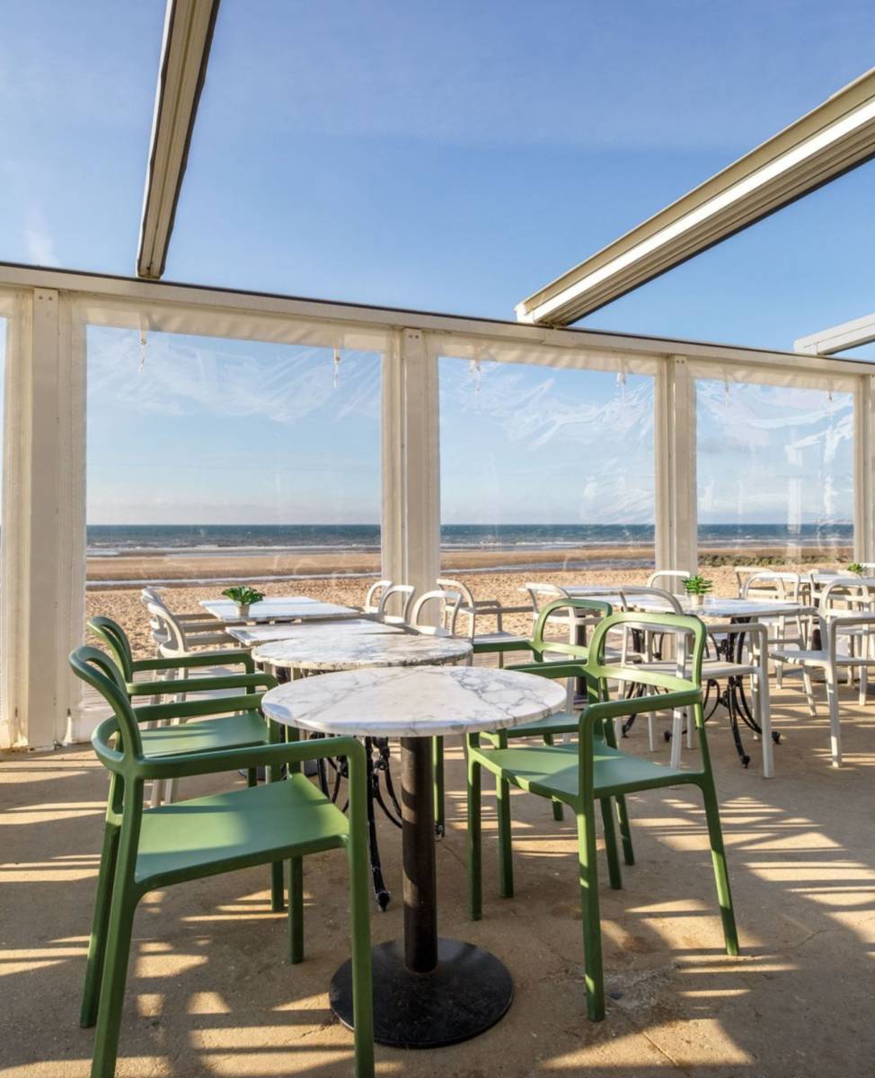 Déjeuner séminaire autour de fruits de mer sur la plage à côté de Deauville