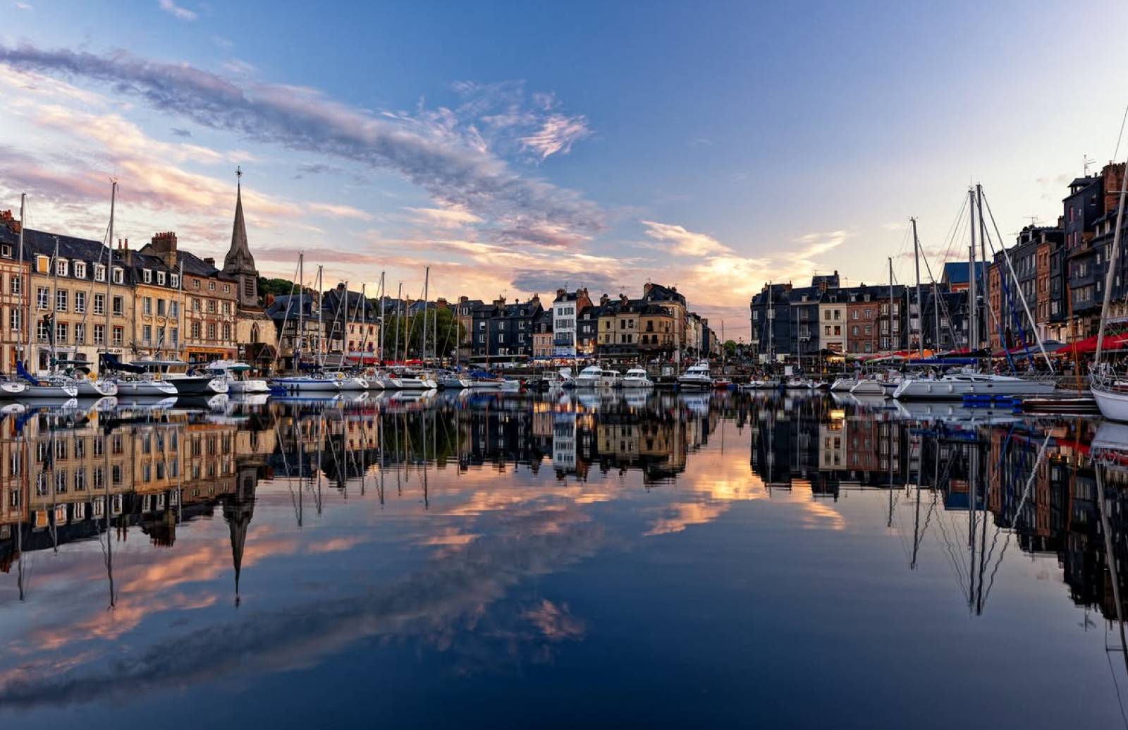 Séminaire d'entreprise au coeur d'Honfleur : team building au départ du port 
