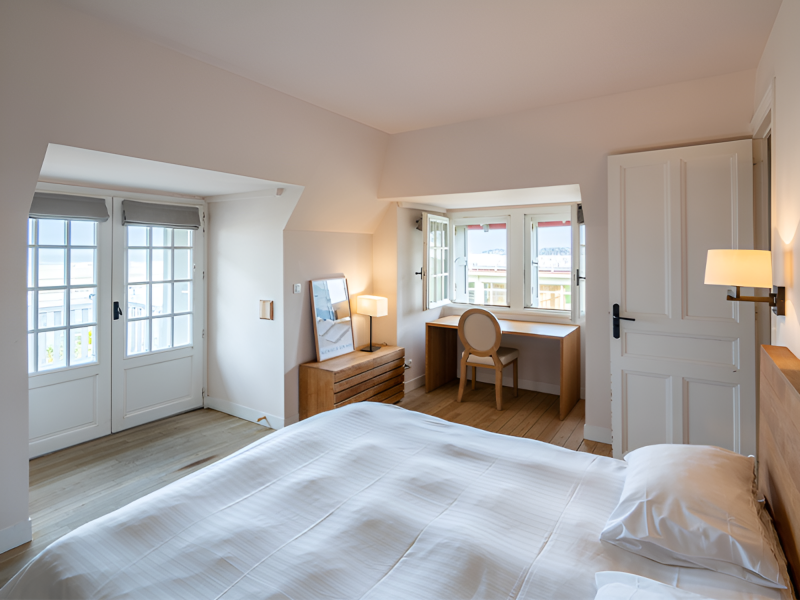 Chambre spacieuse de la Villa Namouna avec terrasse privée 