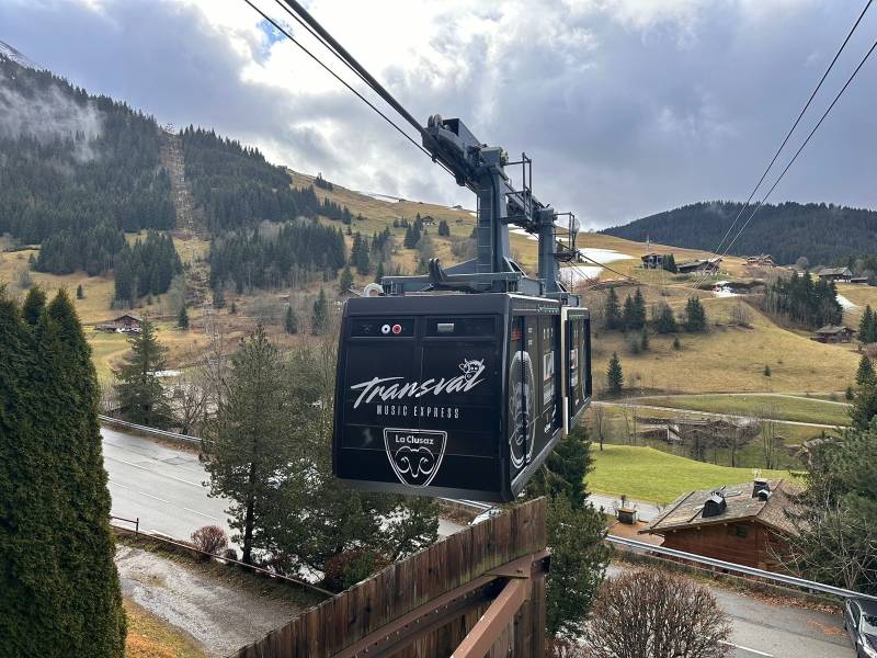 Déjeuner insolite privatisation d'un téléphérique pour votre séminaire en altitude
