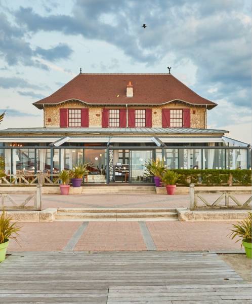 Organiser votre mariage d'exception à Deauville les pieds dans le sable