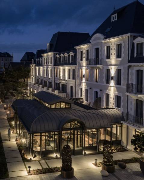 Grand hôtel de Courtoisville