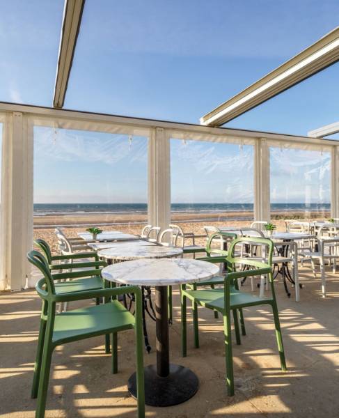 Déjeuner séminaire autour de fruits de mer sur la plage à côté de Deauville