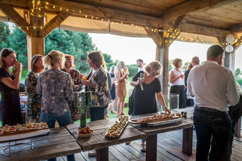 Cocktail dinatoire avec show cooking en bord de Seine lors d'une soirée d'entreprise