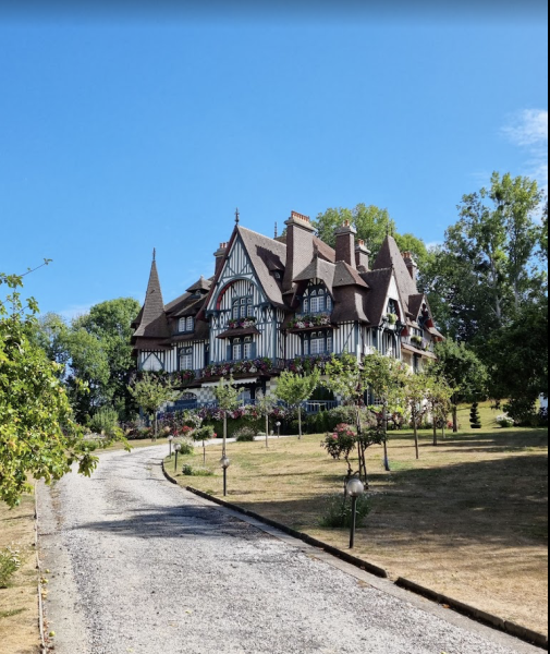 Une jolie villa à Deauville avec un splendide jardin 