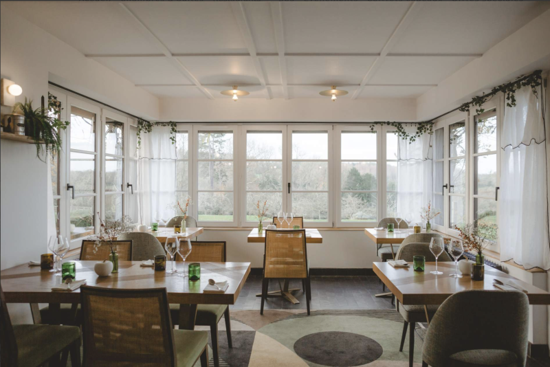 Repas dans le restaurant Le Capucine