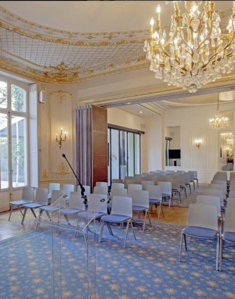 Salle de conférence à l'Hôtel de Poulpry