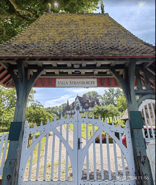 l'entrée de la Villa Strassburger